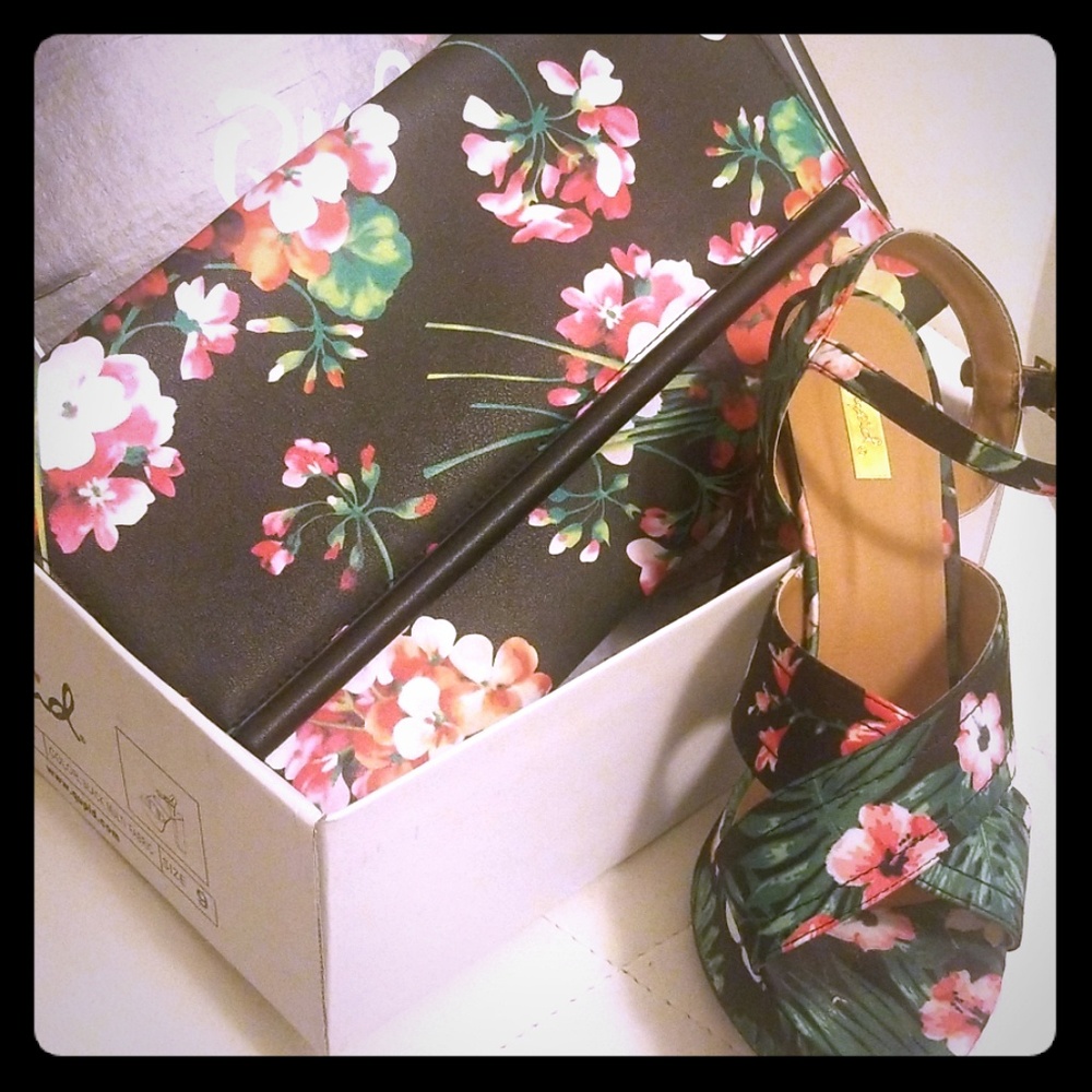 Quipid platforms matching floral clutch (EACH)